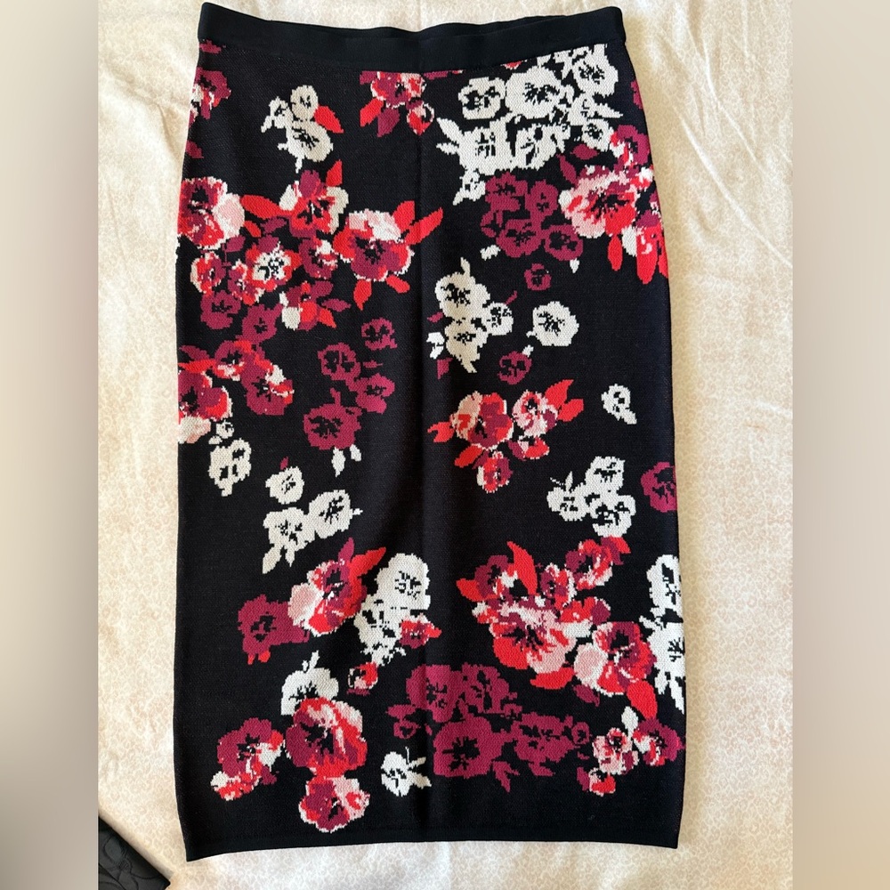Ann Taylor Black and Red Floral Midi pull-on Skirt